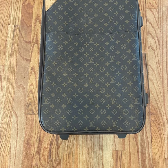For Sale! Louis Vuitton Pegase 55 carryon suitcase. - Picture 4 of 15